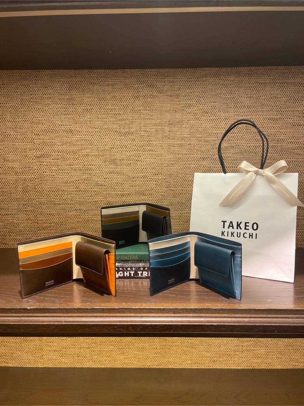 maaさんの「TAKEO KIKUCHI｜アンティーク調レザー 2つ折り長財布」を使ったコーディネート