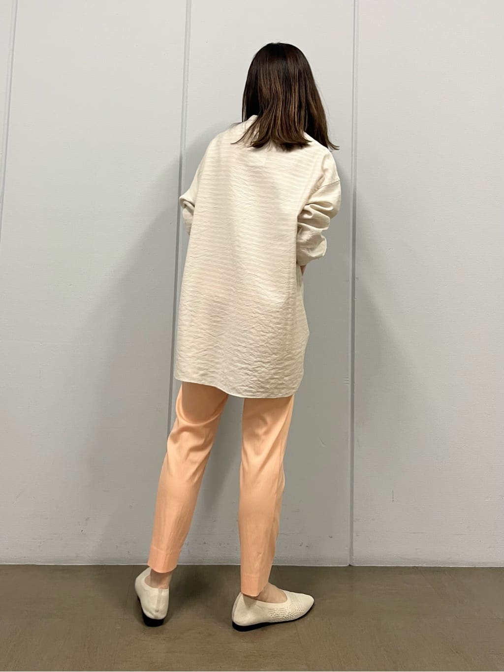 shokoさんの「INDIVI｜【パンツ人気1位／褒められパンツ／洗える】ウエストゴムタックテーパードパンツ」を使ったコーディネート