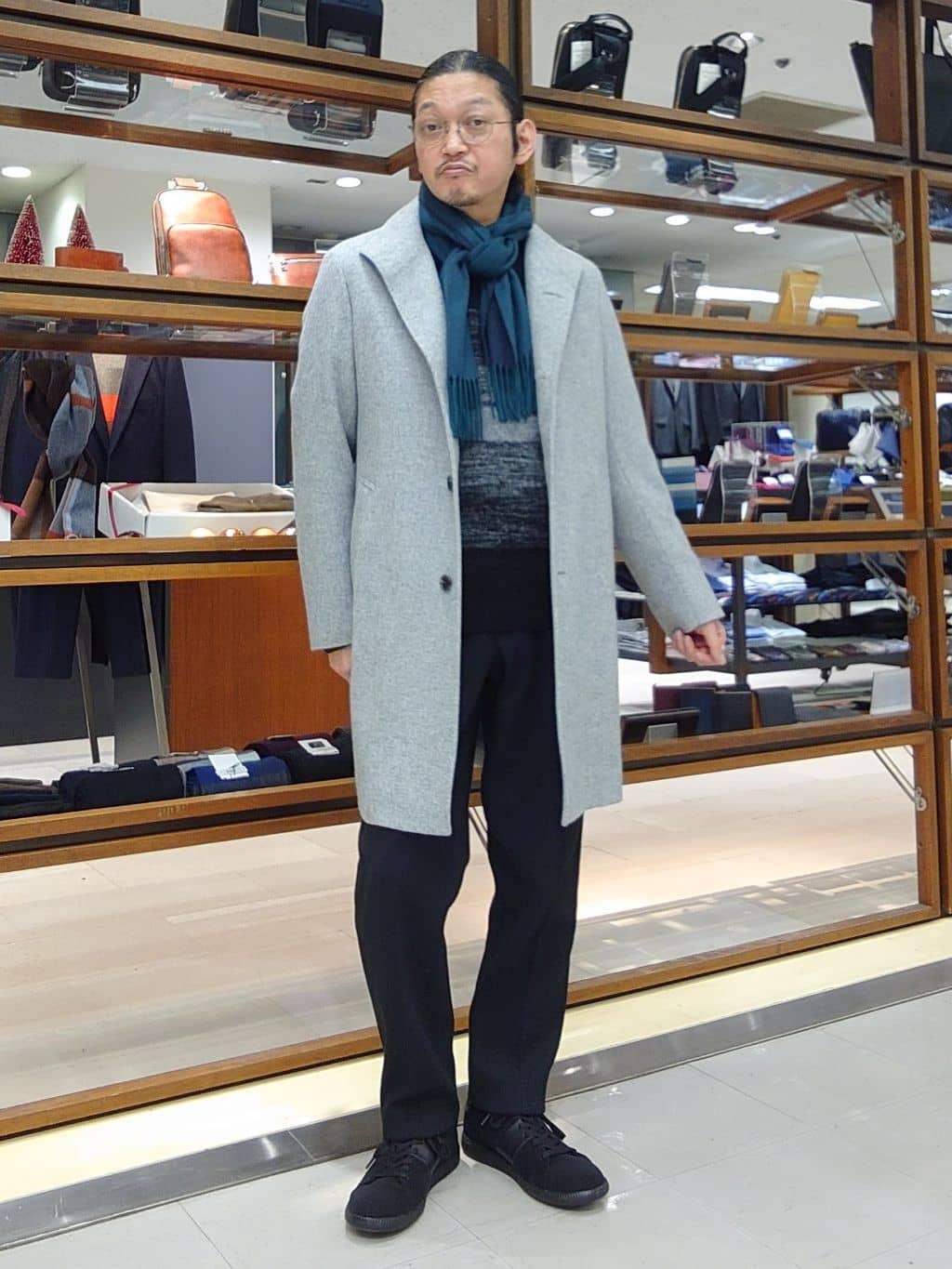 かしげるさんの「TAKEO KIKUCHI｜【ウールカシミヤブレンド】ビーバー調 スタンドカラー コート」を使ったコーディネート