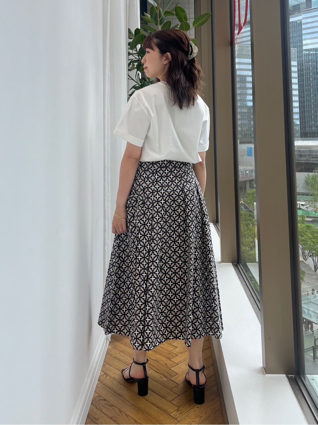つじ まこさんの「DRESSTERIOR｜チェーンブレスレット」を使ったコーディネート