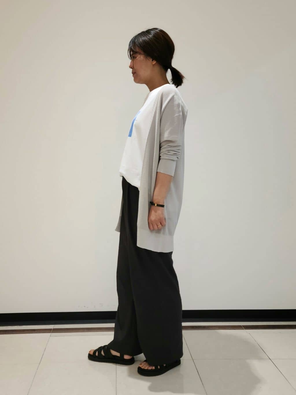 eriさんの「INDIVI｜【褒められパンツ／洗える／ウエストゴム】ワイドタックパンツ」を使ったコーディネート