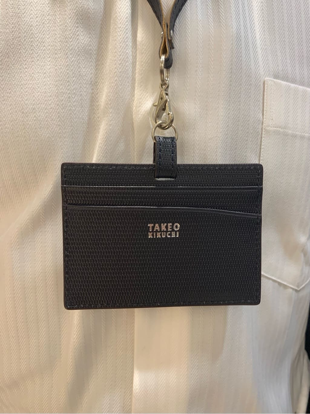 蒲谷祐太さんの「TAKEO KIKUCHI｜【ソフト＆ナチュラル】ミニメッシュ レザー IDカードホルダー」を使ったコーディネート