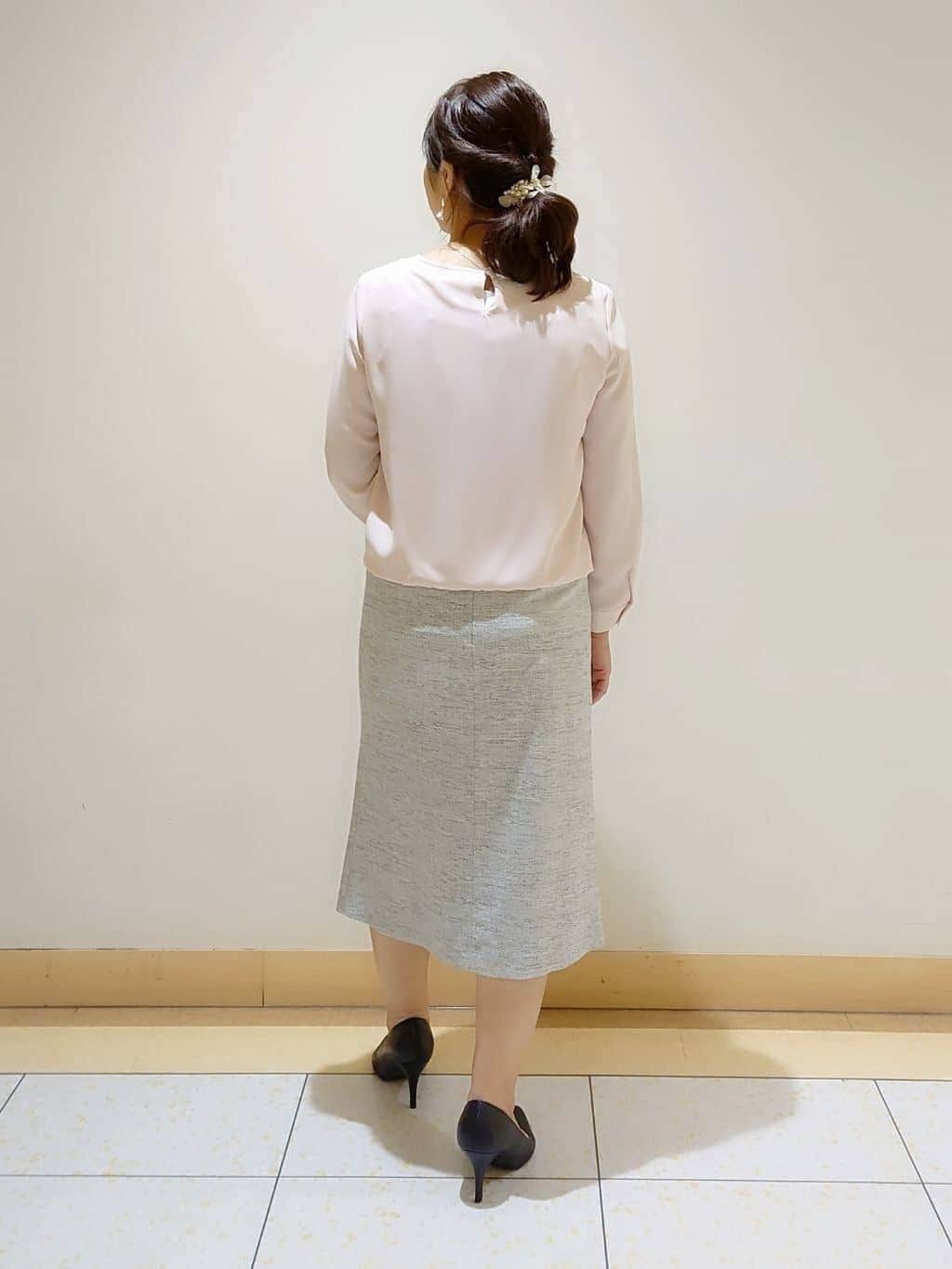 TOMOMIさんの「INDIVI｜【セレモニーにおすすめ！】パール調トップネックレス」を使ったコーディネート