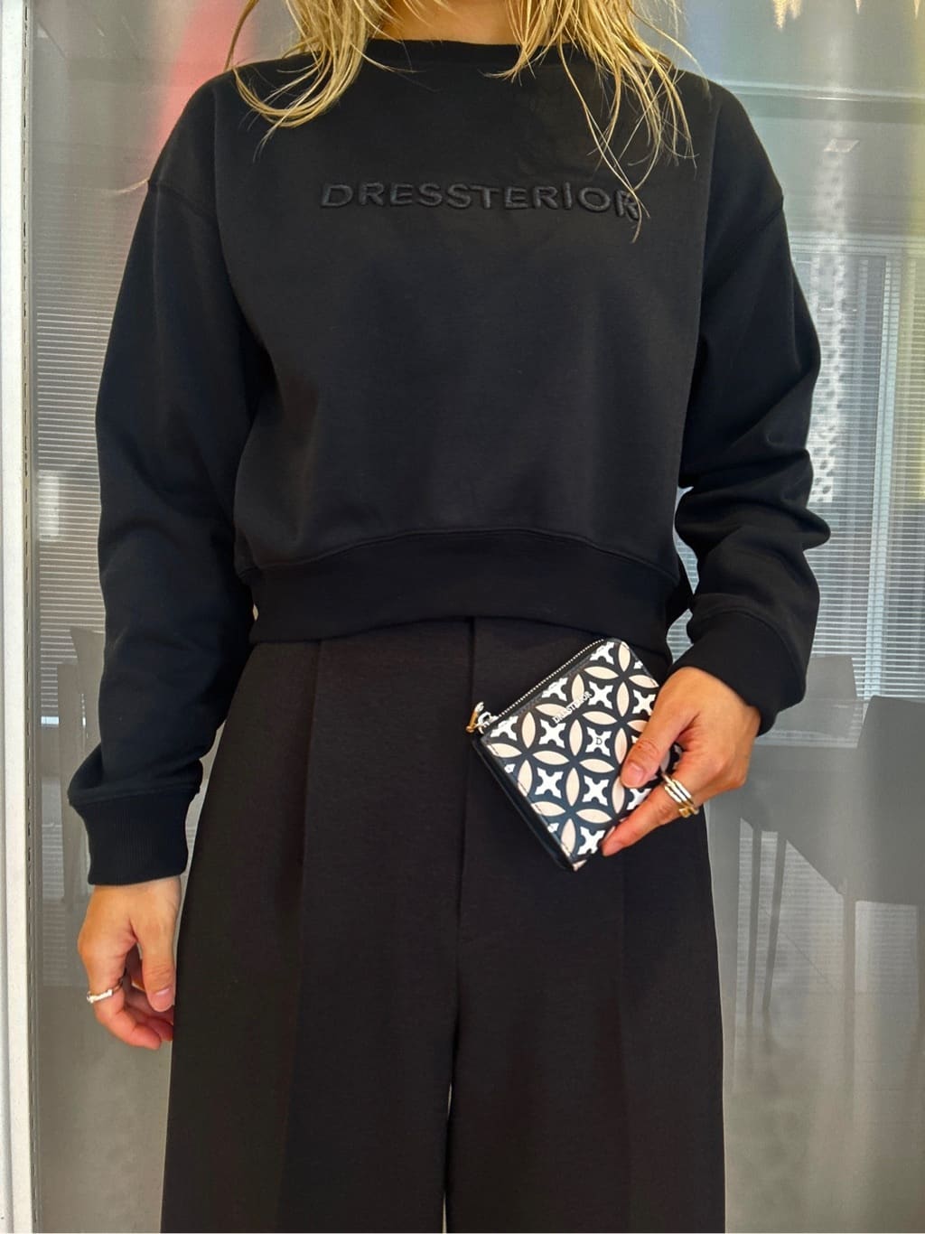 SHIORIさんの「DRESSTERIOR｜オーバーラップサークル Lジップウォレット」を使ったコーディネート