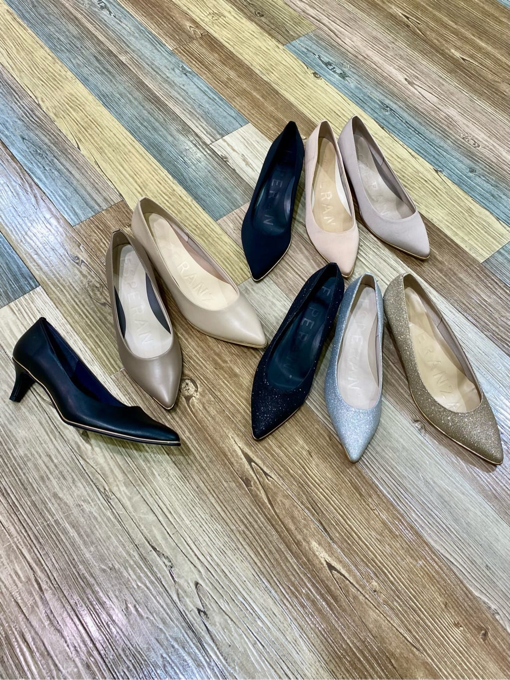 hiraさんの「ESPERANZA｜履きやすいパンプスヒール約5.5cm/グリッター」を使ったコーディネート