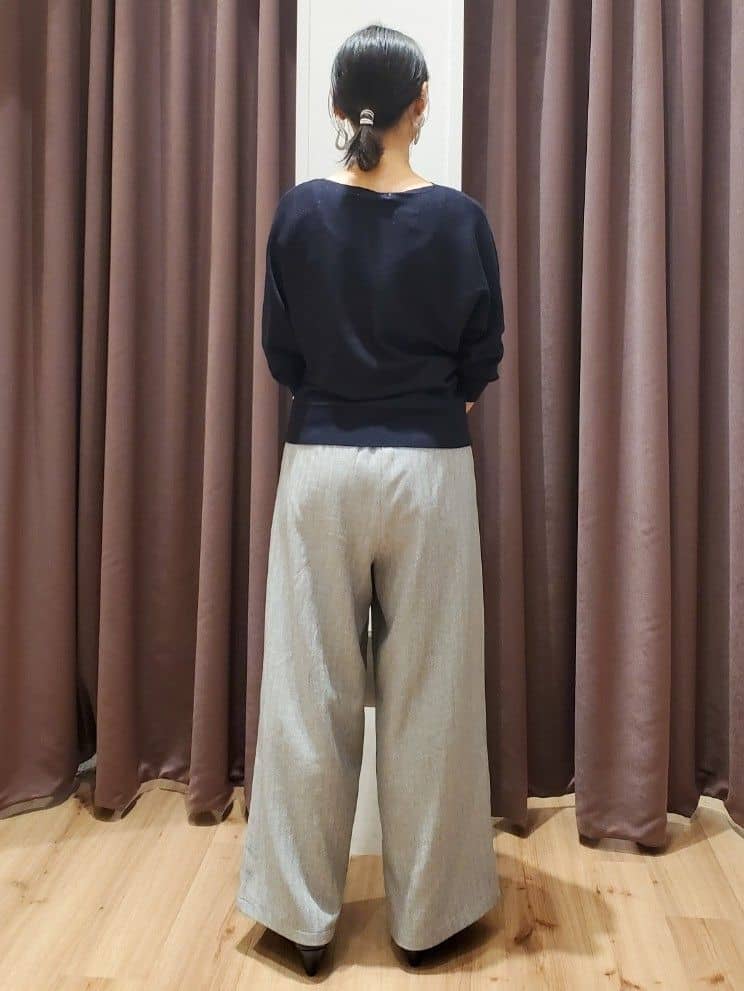 さくさんの「grove｜【ふわっと心地よい足入れ】やわここち(R)Vカットパンプス」を使ったコーディネート