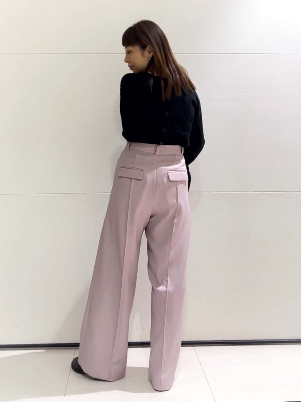 𝑹𝑶𝑴𝑰さんの「INDIVI｜【2WAY／前後着用可能】ラメ入りトレンドニット」を使ったコーディネート