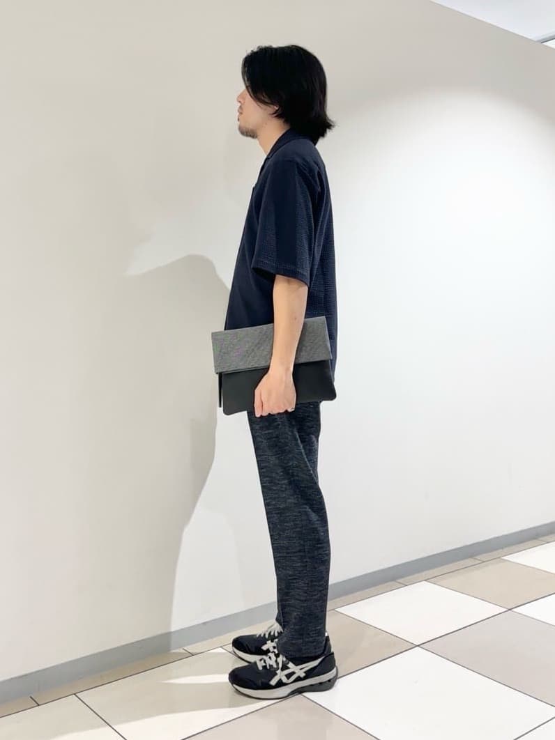 及川さんの「TAKEO KIKUCHI｜【尾州織】リネンブレンド メッシュパンツ」を使ったコーディネート