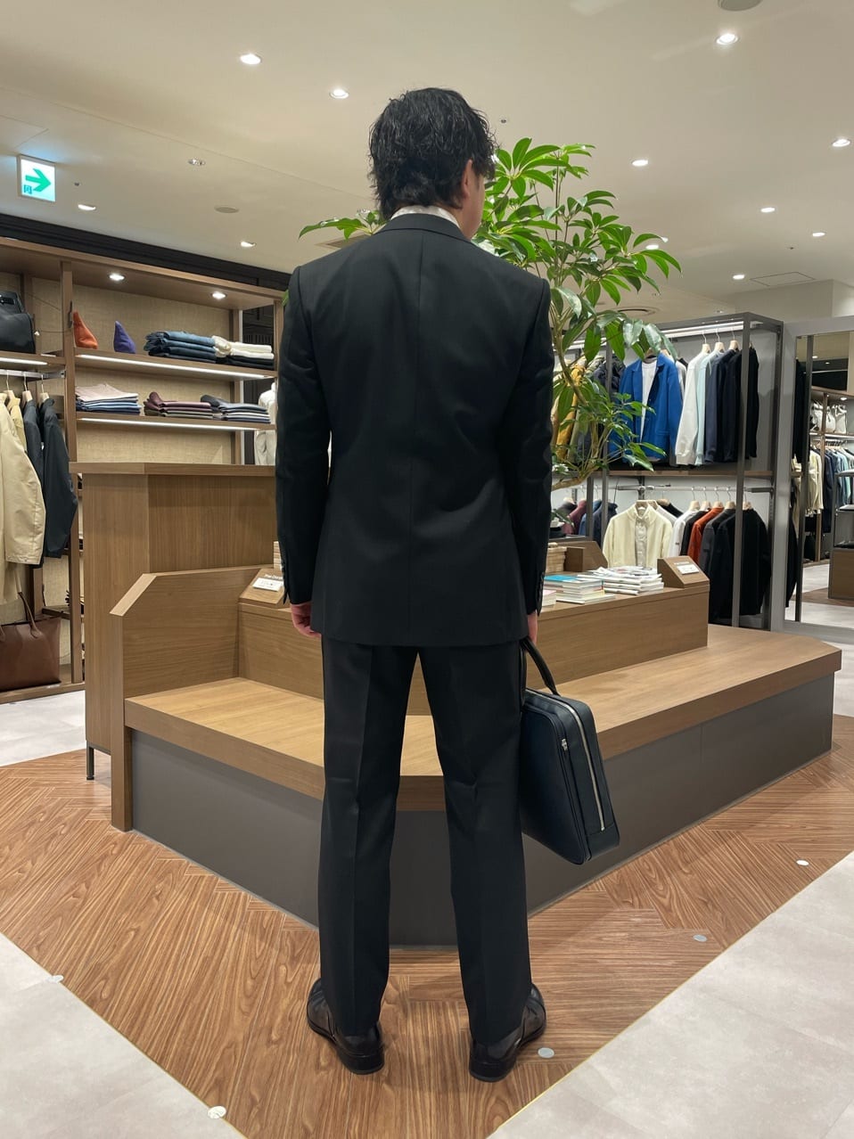 コウノ モトヤさんの「TAKEO KIKUCHI｜【Made in JAPAN】矢絣（やがすり）スーツ／スリーピース対応」を使ったコーディネート