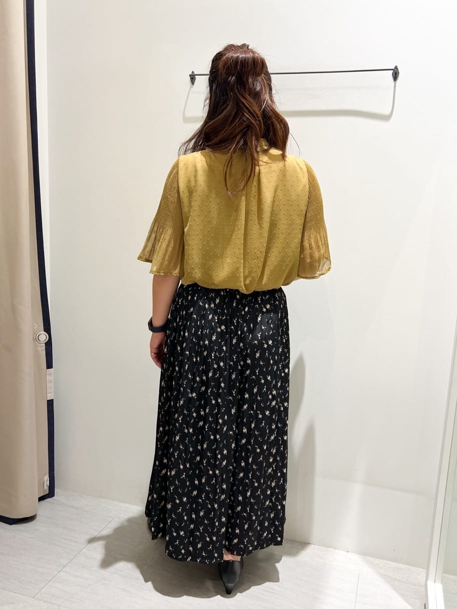 sachiさんの「grove｜【ふわっと心地よい足入れ】やわここち(R)Vカットパンプス」を使ったコーディネート