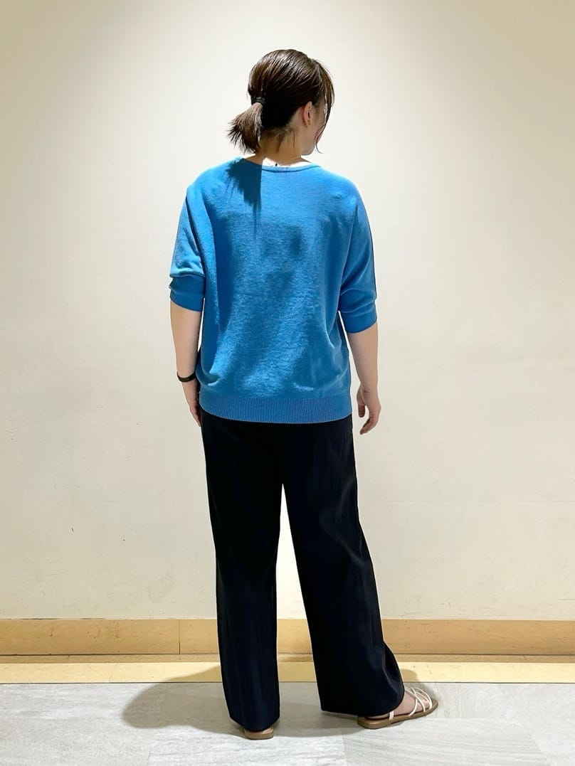 Ryoさんの「INDIVI｜【褒められパンツ／洗える／ウエストゴム】ワイドタックパンツ」を使ったコーディネート