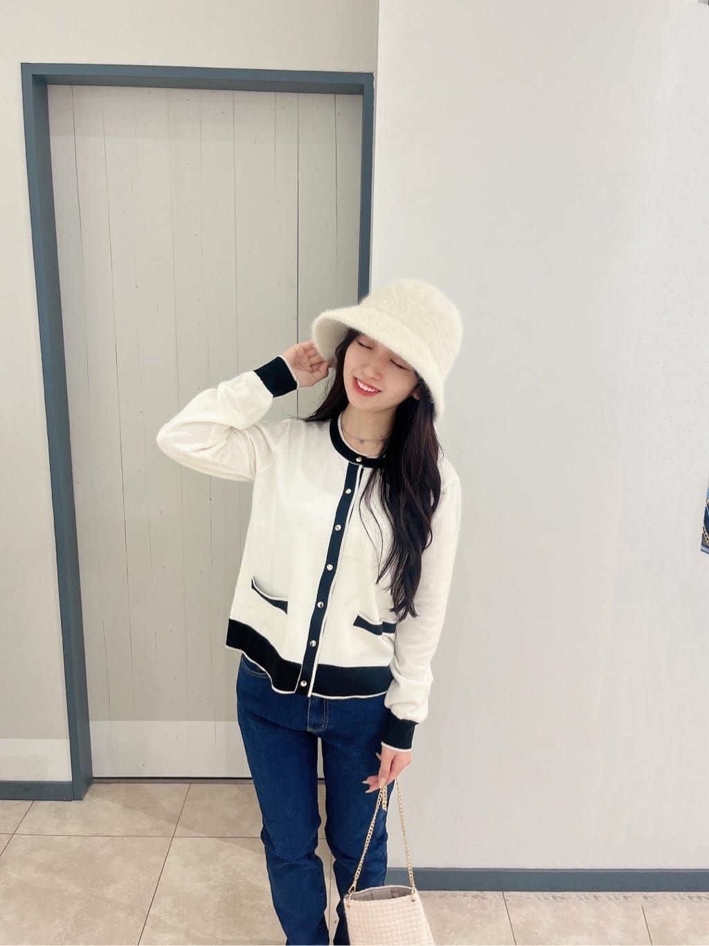 ayanoさんの「grove｜【ふわっと心地よい足入れ】やわここち(R)Vカットパンプス」を使ったコーディネート