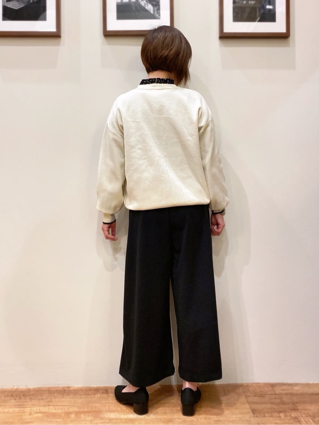 ダー子さんの「SHOO･LA･RUE｜【通勤/デイリー/セットアップ可】マルチに使える カットジョーゼット ワイドパンツ」を使ったコーディネート
