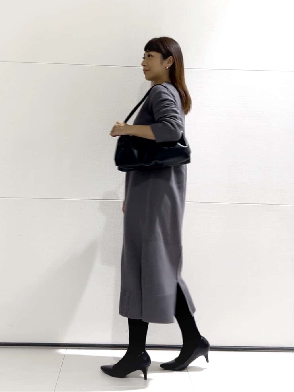 𝑹𝑶𝑴𝑰さんの「INDIVI｜」を使ったコーディネート