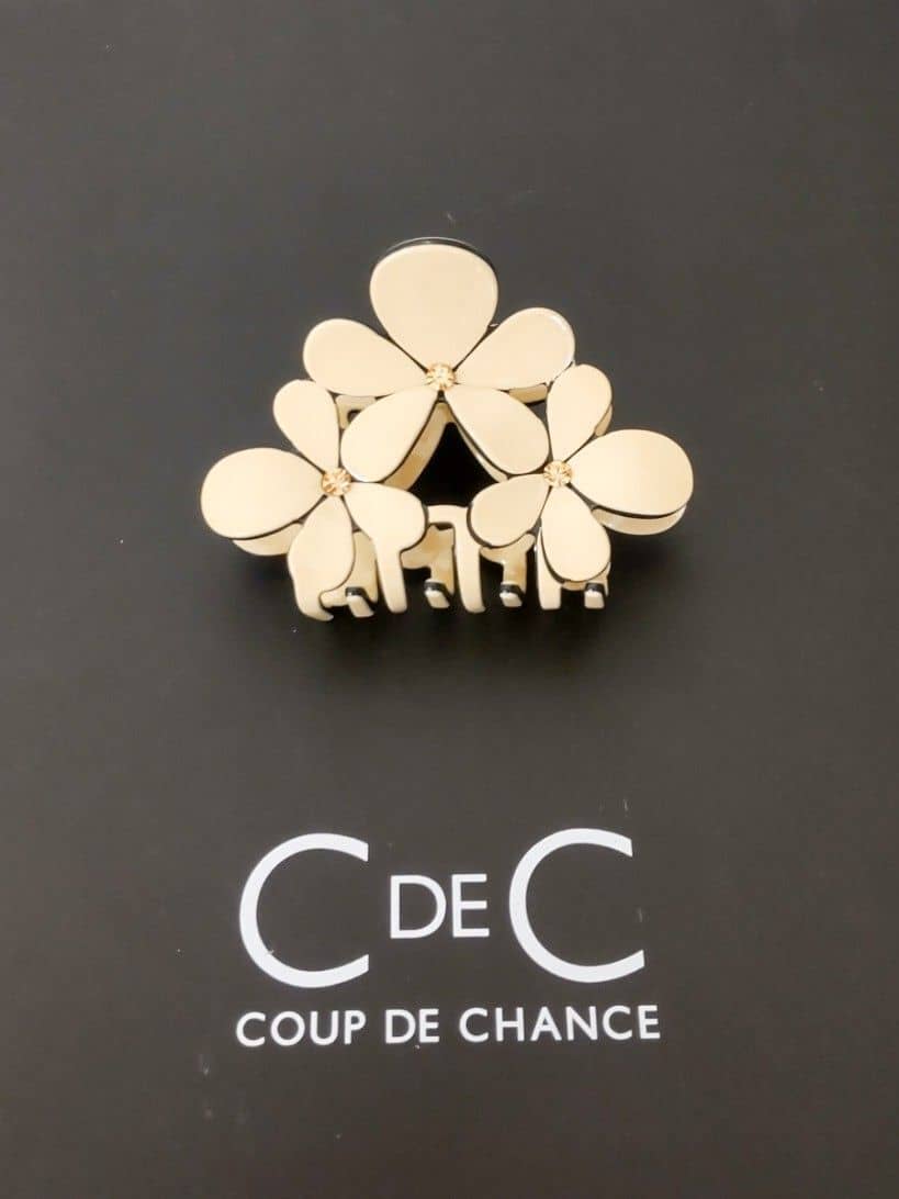 NAさんの「COUP DE CHANCE｜【洗える】Vネックラメ入りニットプルオーバー」を使ったコーディネート