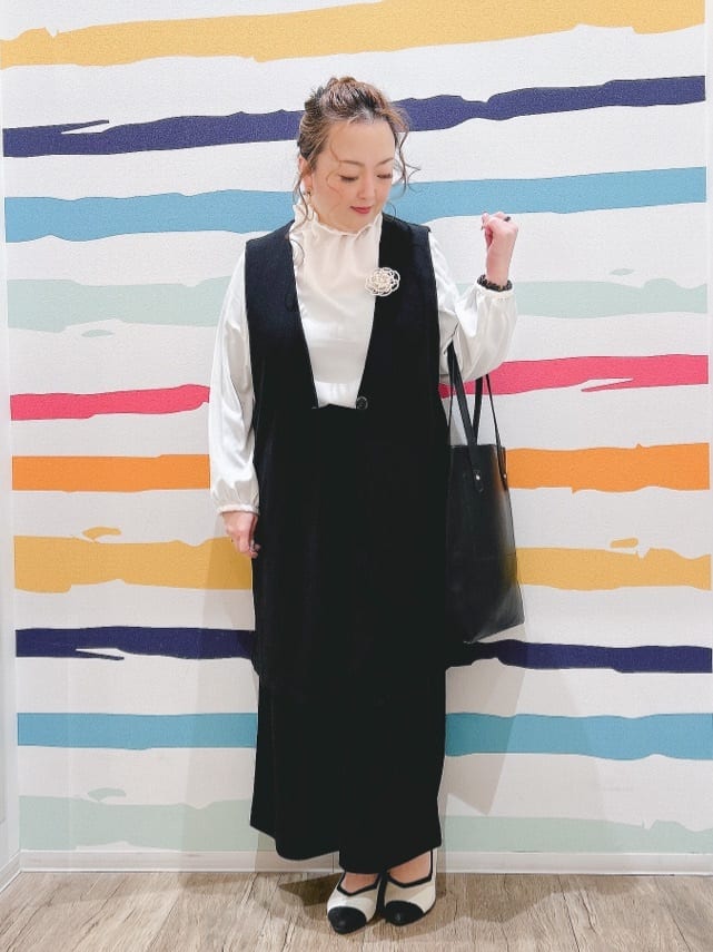 Peeさんの「SHOO･LA･RUE｜【通勤/デイリー/セットアップ可】マルチに使える カットジョーゼット ワイドパンツ」を使ったコーディネート