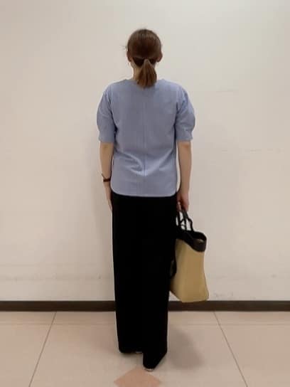 SAOさんの「INDIVI｜【褒められパンツ／洗える／ウエストゴム】ワイドタックパンツ」を使ったコーディネート