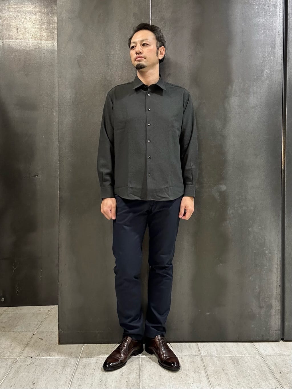 coheyさんの「TAKEO KIKUCHI｜【全7サイズ&times;8色展開！】トップマルチヘリンボン パンツ」を使ったコーディネート