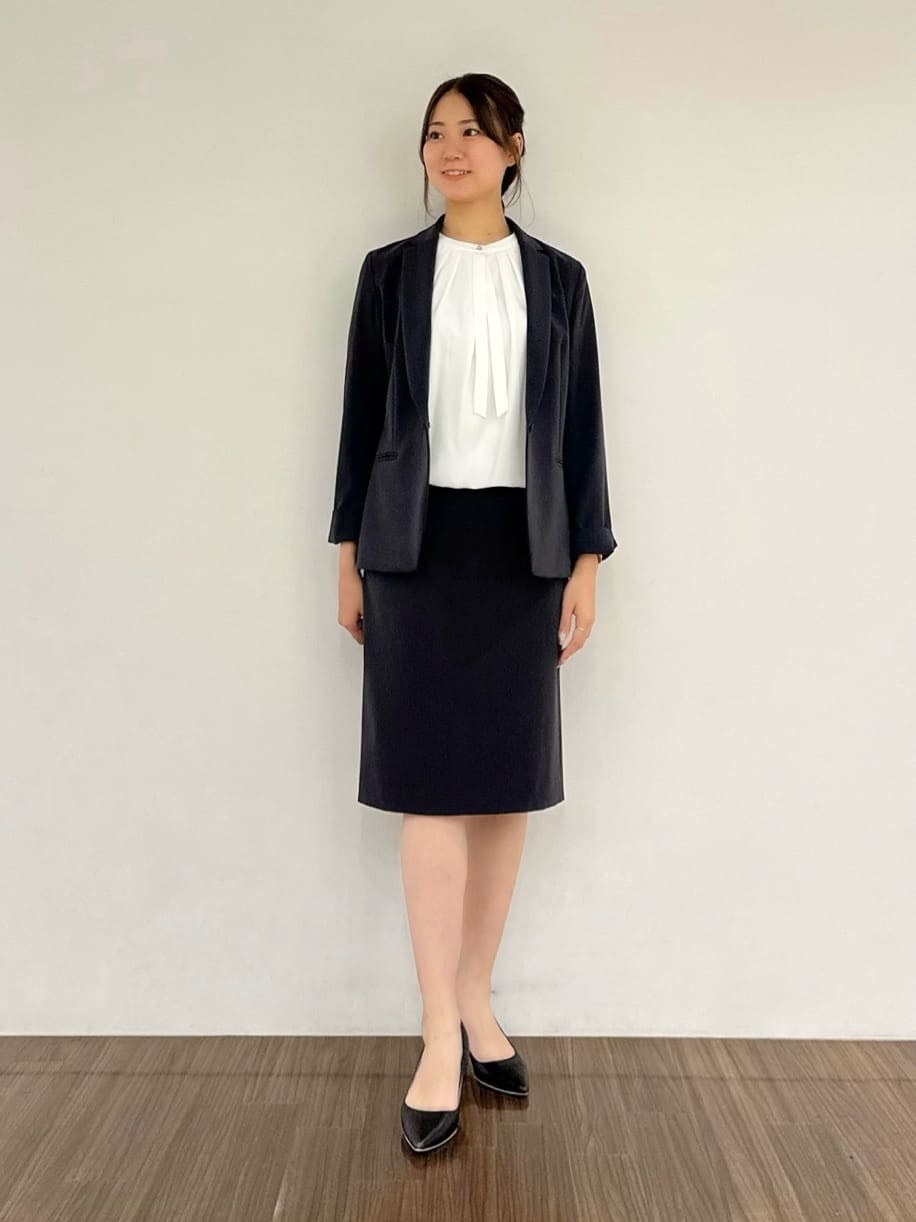 yazuさんの「INDIVI｜【洗える/UVケア/エコ/日本製】ストレッチ ストレートスカート」を使ったコーディネート