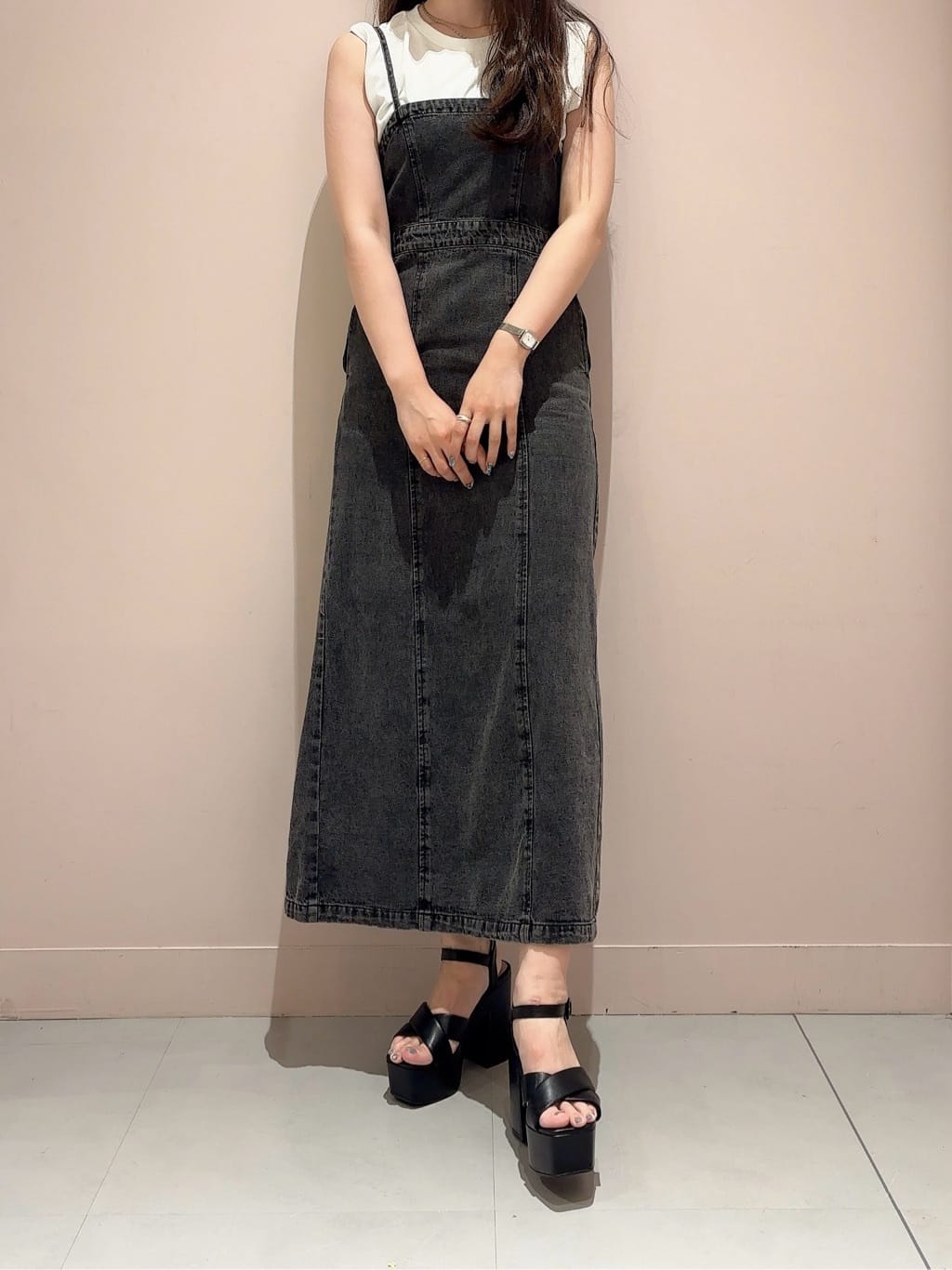 RINAさんの「ESPERANZA｜◆【ラク盛り／サンダル】リピーター続出／脚長美脚　ラク盛り厚底サンダル　24年Ver」を使ったコーディネート