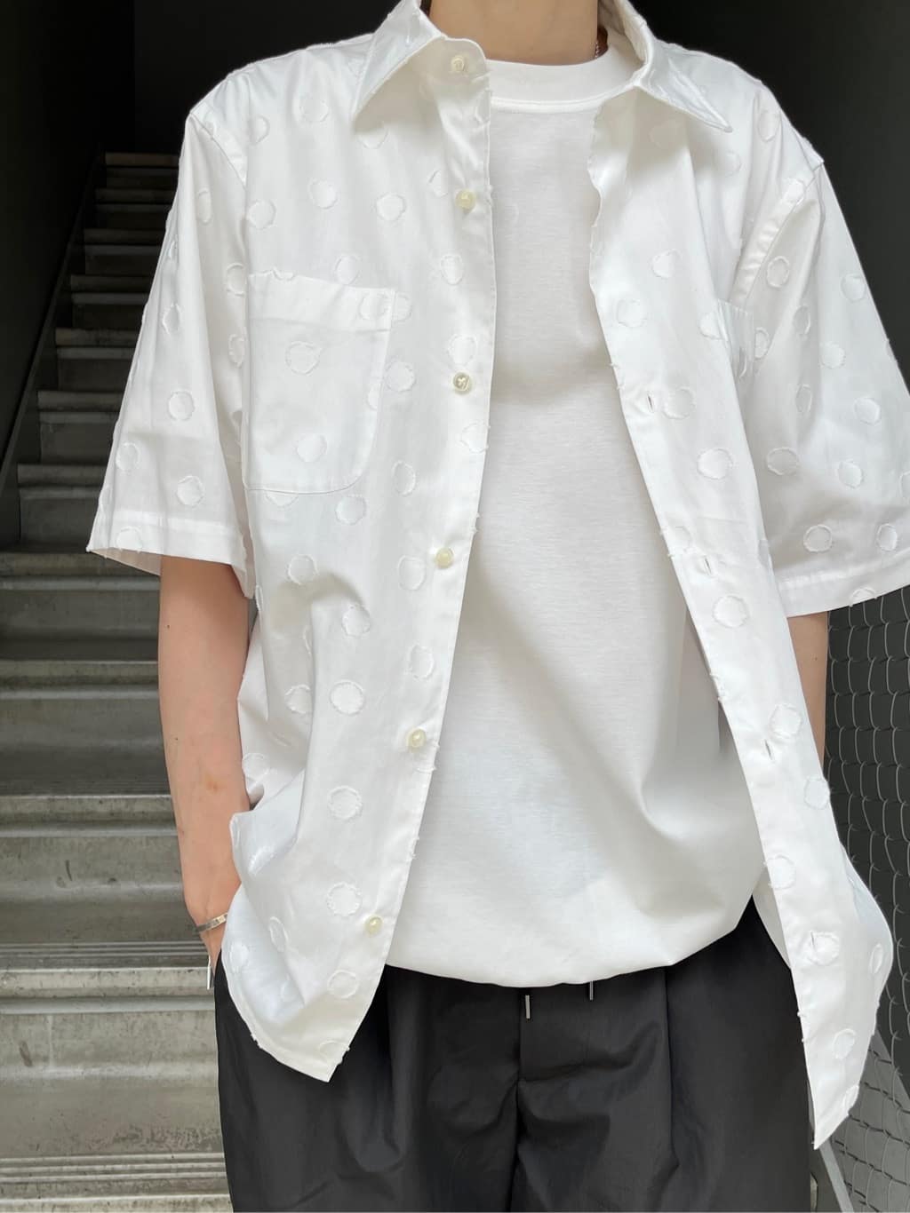 Shintaroさんの「TAKEO KIKUCHI｜【抗菌防臭／5サイズ展開】ハイゲージポンチ Tシャツ」を使ったコーディネート