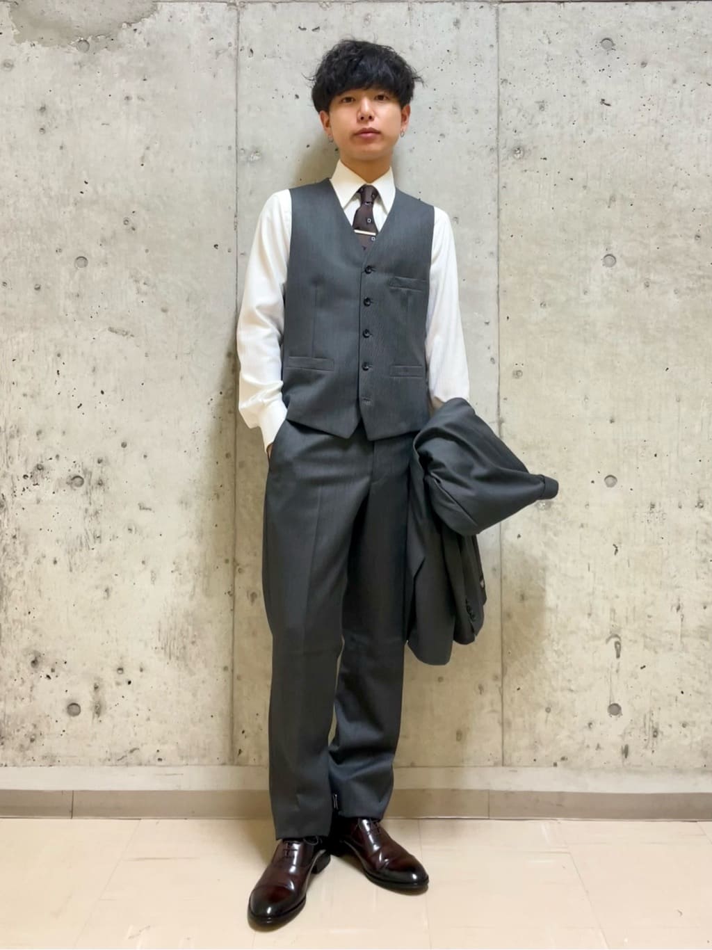 すずきさんの「TAKEO KIKUCHI｜ドビーストライプ ビジネス シャツ」を使ったコーディネート