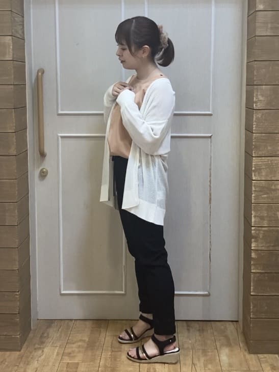のぞみさんの「SHOO･LA･RUE｜【SS-3L/無理せずスリム】 ぐんぐん伸びる イージーテーパードパンツ」を使ったコーディネート