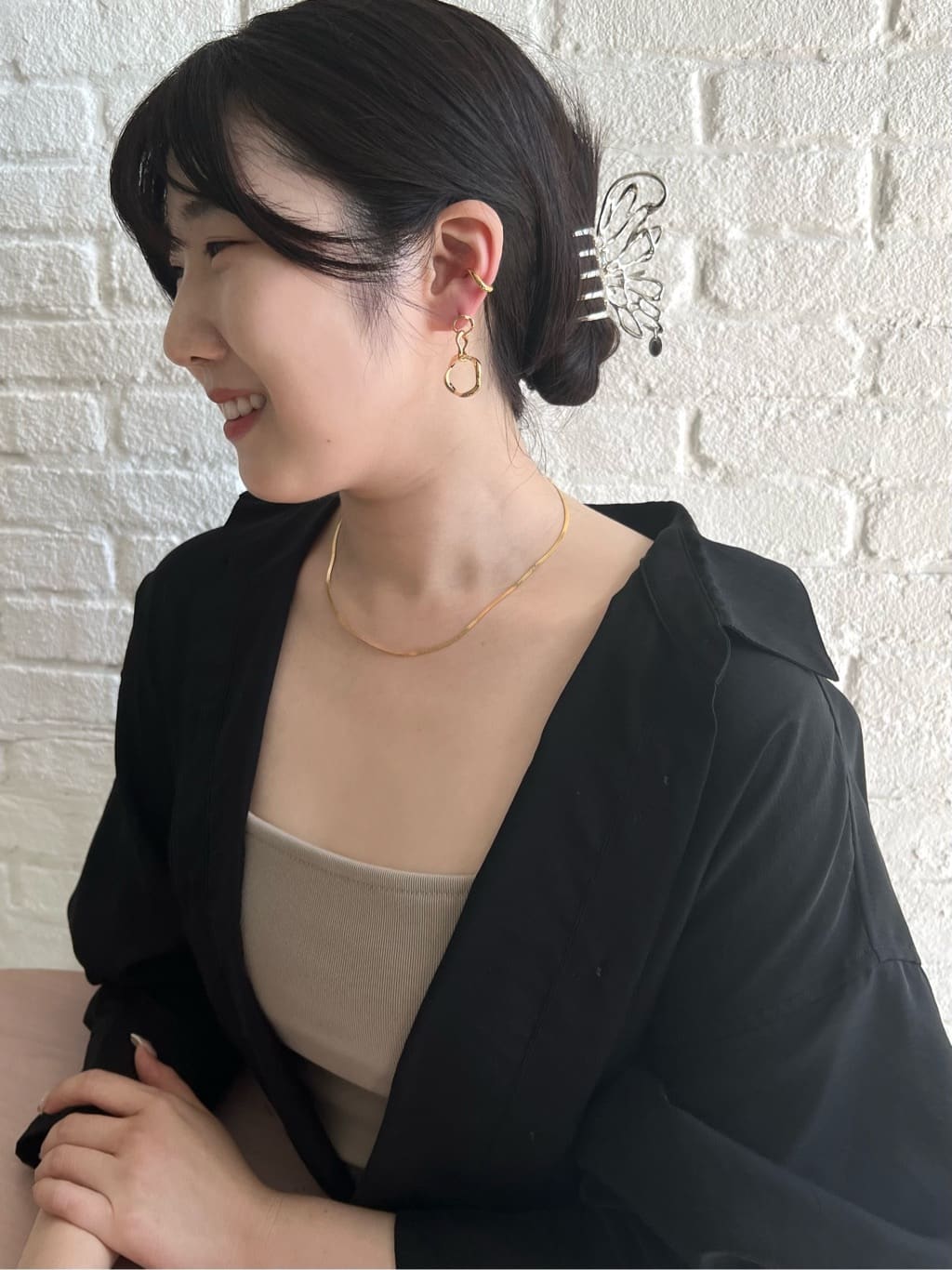 shioriさんの「COCOSHNIK｜シルバー ニュアンスピアス トリプルフープ GP」を使ったコーディネート