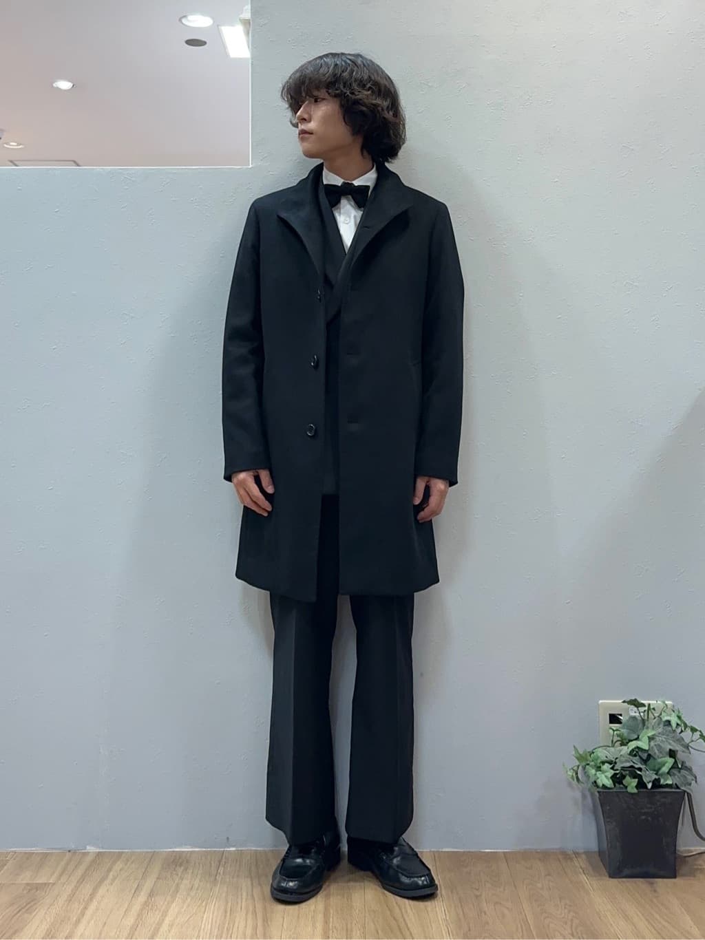 Uさんの「TAKEO KIKUCHI｜【ウールカシミヤブレンド】ビーバー調 スタンドカラー コート」を使ったコーディネート