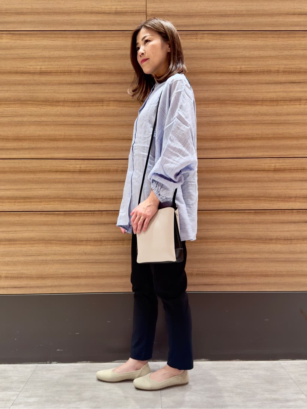 𝐂𝐡𝐢𝐢 &hearts;(ちー)さんの「SHOO･LA･RUE｜【SS-3L/無理せずスリム】 ぐんぐん伸びる イージーテーパードパンツ」を使ったコーディネート