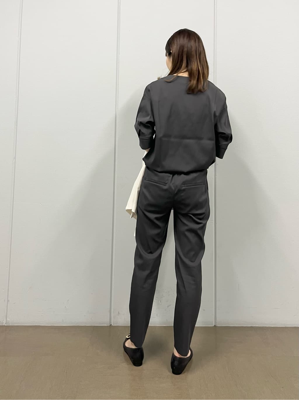 shokoさんの「INDIVI｜【パンツ人気1位／褒められパンツ／洗える】ウエストゴムタックテーパードパンツ」を使ったコーディネート