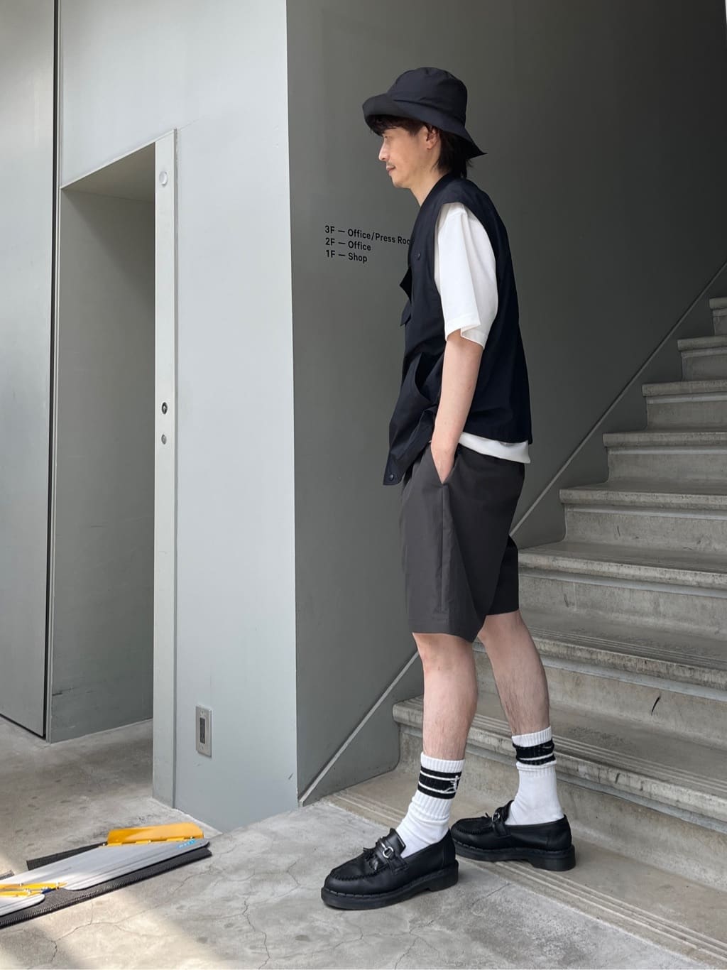 Shintaroさんの「TAKEO KIKUCHI｜【抗菌防臭／5サイズ展開】ハイゲージポンチ Tシャツ」を使ったコーディネート