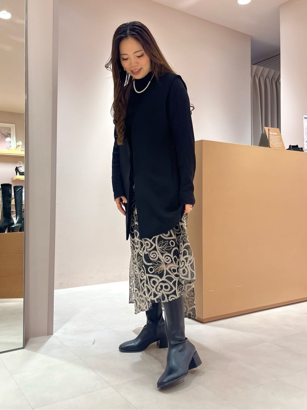 aya.oさんの「ESPERANZA｜スクエアトゥロングブーツ【ロングセラー／歩きやすい／ローヒール／ストレッチ／サイドジップ／着脱簡単／」を使ったコーディネート