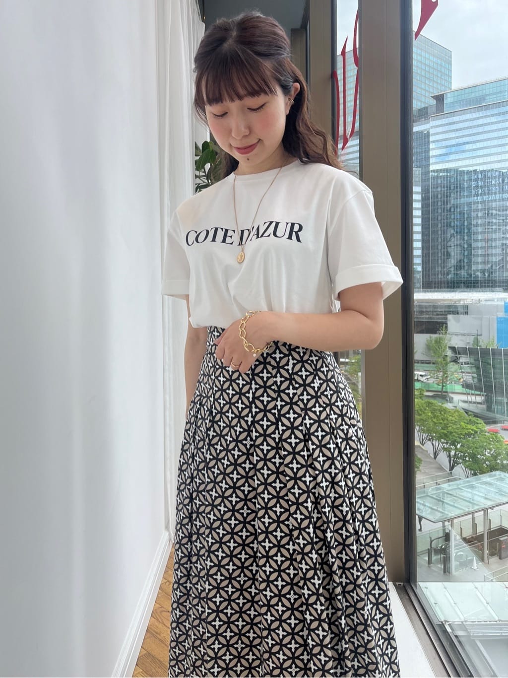 つじ まこさんの「DRESSTERIOR｜チェーンブレスレット」を使ったコーディネート