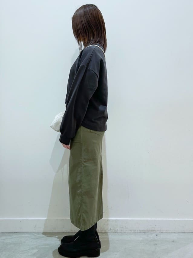 suzukaさんの「OPAQUE.CLIP｜オーガニックコットン混 ベイカースカート【洗濯機洗い可／ストレッチ】」を使ったコーディネート