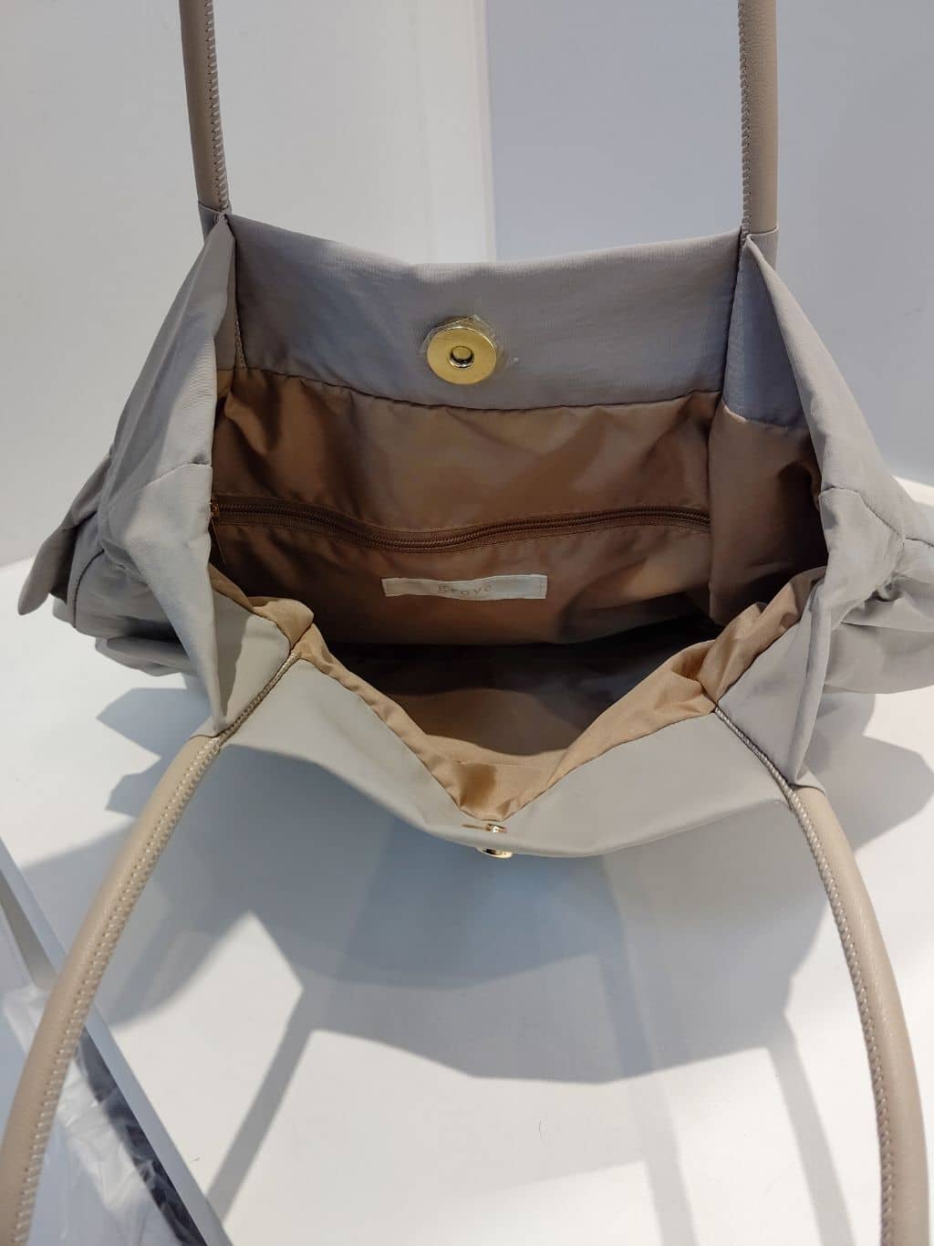 imaさんの「grove｜【ふわっと心地よい足入れ】やわここち(R)Vカットパンプス」を使ったコーディネート