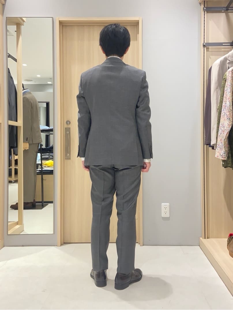 わいずみさんの「TAKEO KIKUCHI｜【Three by Three】シャイニーシャークピンヘッド スーツ/3ピース対応可」を使ったコーディネート