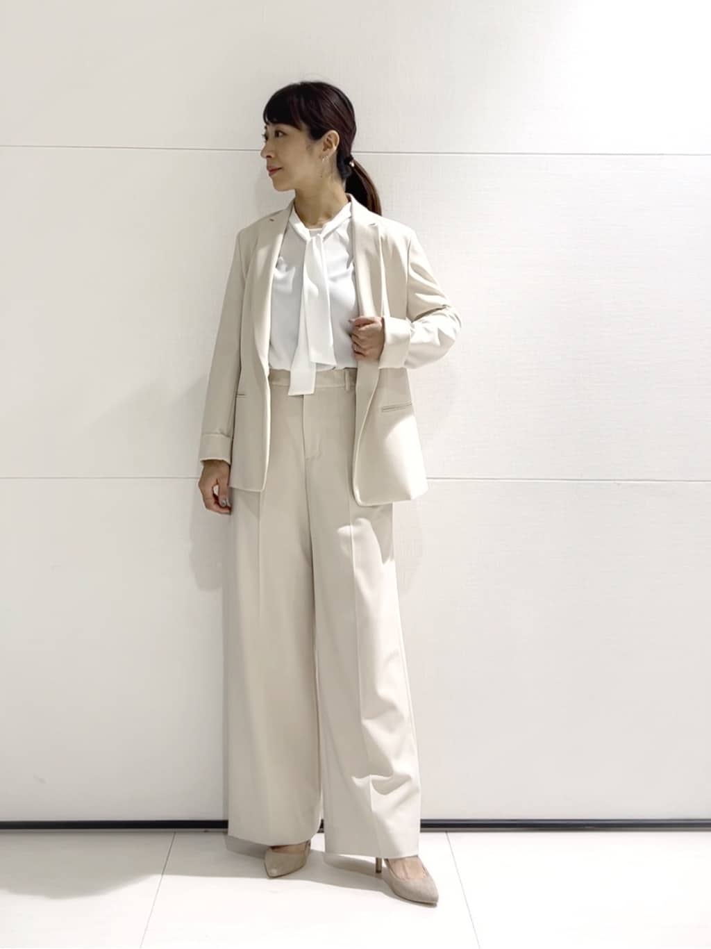 𝑹𝑶𝑴𝑰さんの「INDIVI｜」を使ったコーディネート