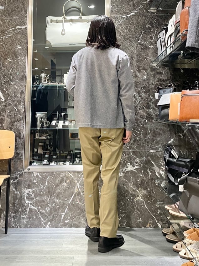 Tightさんの「TAKEO KIKUCHI｜【オフィスカジュアル対応】ドレス チノパンツ」を使ったコーディネート