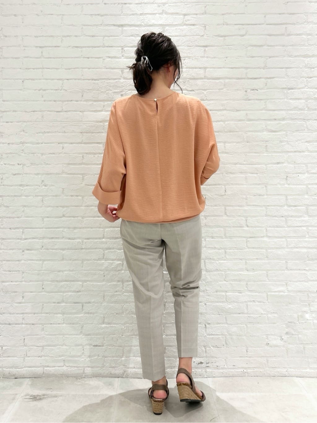 shinoさんの「SHOO･LA･RUE｜【洗える/SS-3L】すっきりキレイにかっこよく 大人のテーパードパンツ」を使ったコーディネート
