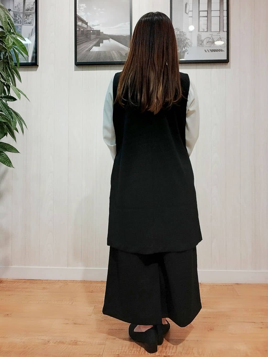 mさんの「SHOO･LA･RUE｜【通勤/デイリー/セットアップ可】マルチに使える カットジョーゼット ワイドパンツ」を使ったコーディネート
