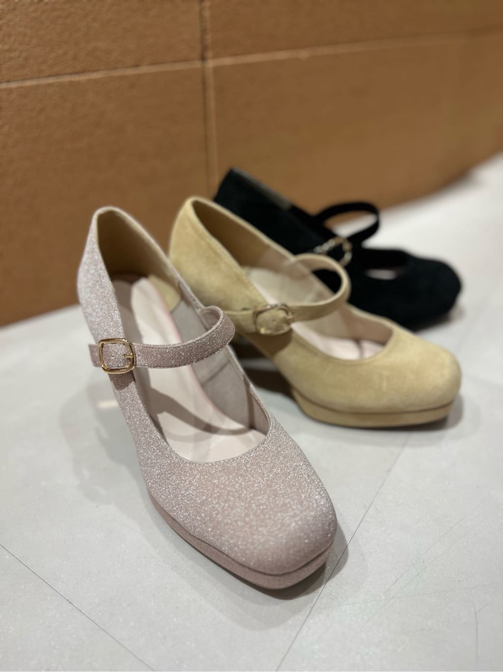 aya.oさんの「ESPERANZA｜メッキプレートヒールストラップパンプス」を使ったコーディネート