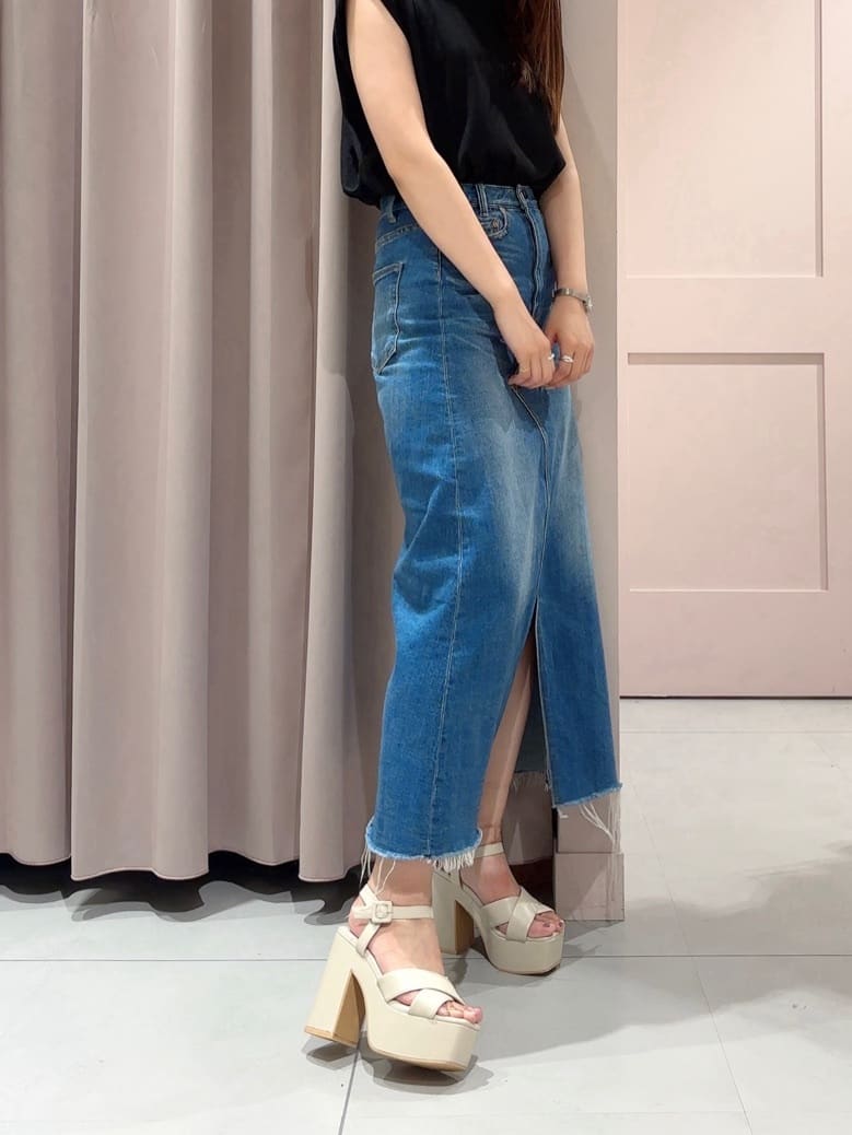 RINAさんの「ESPERANZA｜ラク盛り厚底サンダルⅢ」を使ったコーディネート