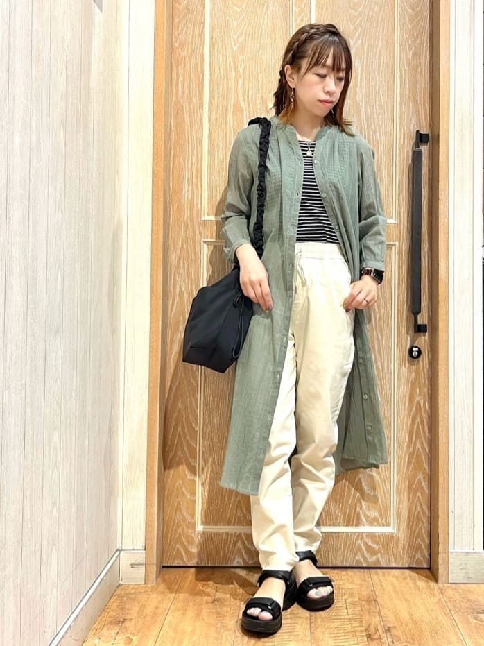 meiさんの「SHOO･LA･RUE｜【SS-3L/無理せずスリム】 ぐんぐん伸びる イージーテーパードパンツ」を使ったコーディネート