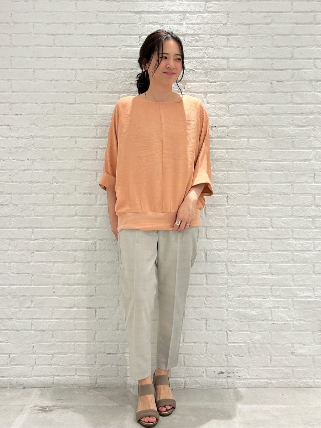 shinoさんの「SHOO･LA･RUE｜【洗える/SS-3L】すっきりキレイにかっこよく 大人のテーパードパンツ」を使ったコーディネート