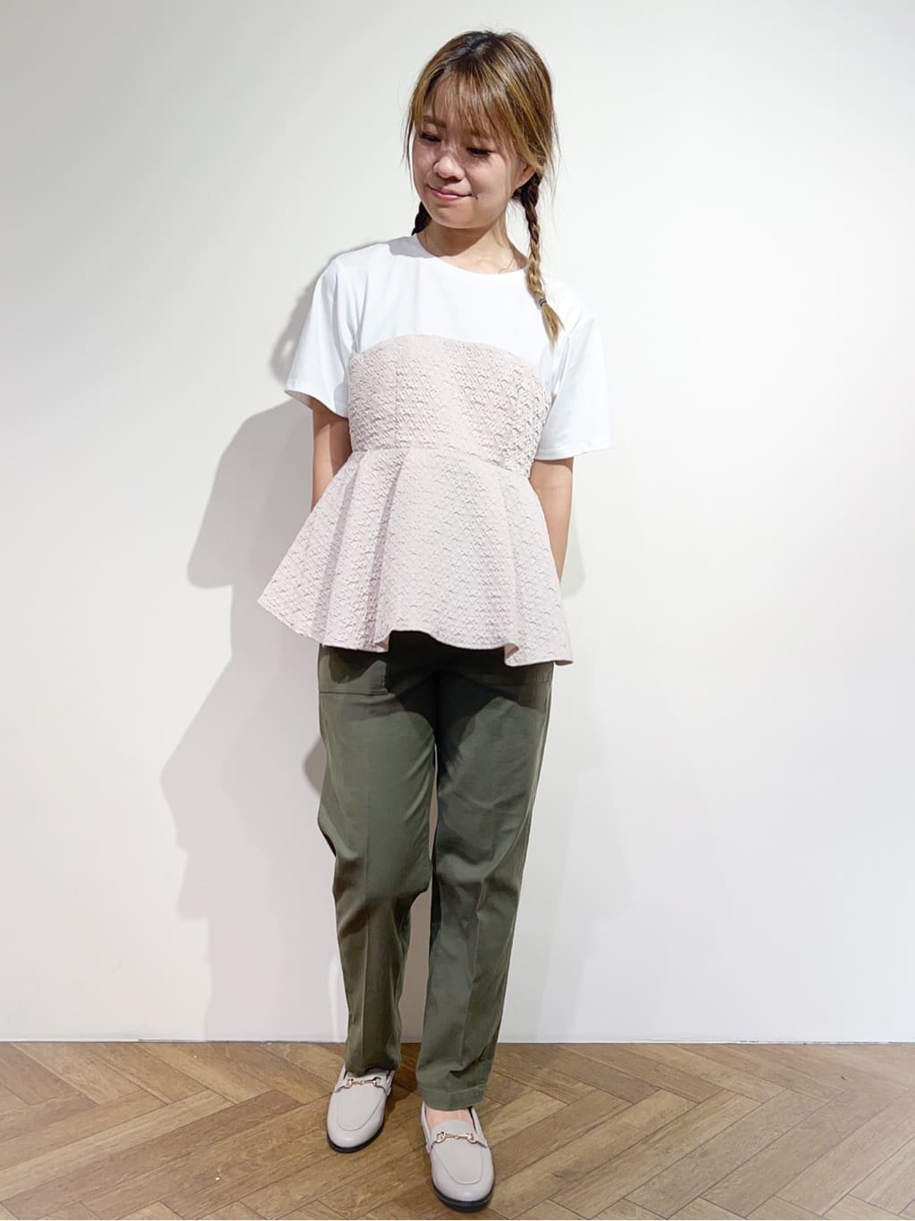 meeさんの「OPAQUE.CLIP｜ストレッチベイカーパンツ／オーガニックコットン混【洗濯機洗い可／ストレッチ】」を使ったコーディネート