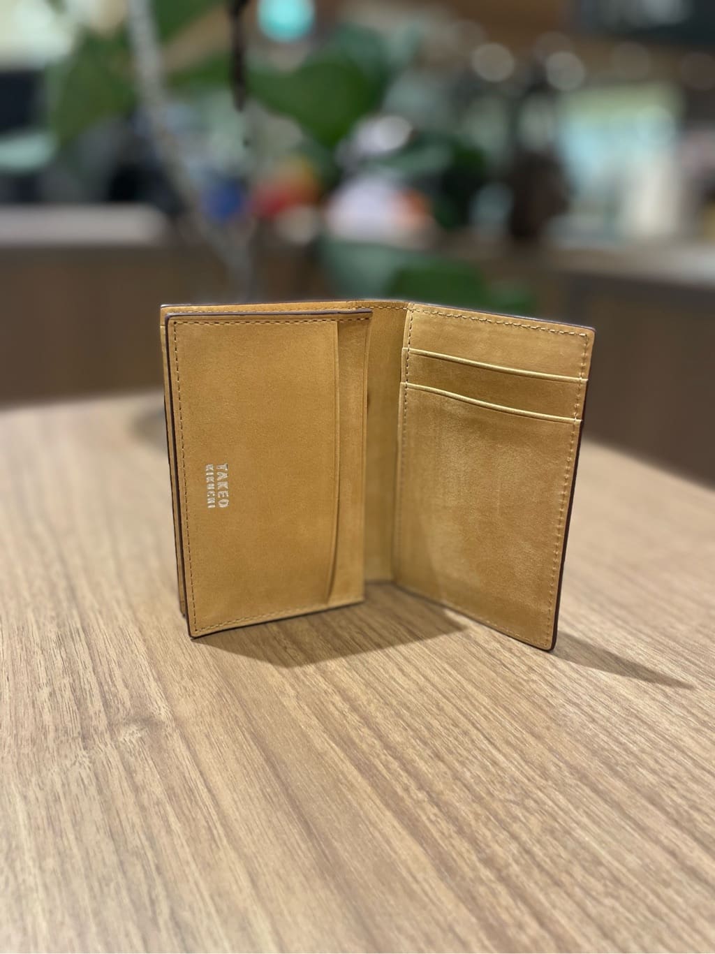 コウノ モトヤさんの「TAKEO KIKUCHI｜【ソフト＆ナチュラル】ミニメッシュ レザー 名刺入れ」を使ったコーディネート