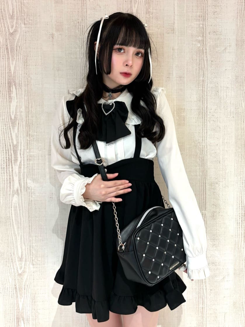 HUANG WEI HSUANさんの「ESPERANZA｜ストーン付ナッツショルダー」を使ったコーディネート