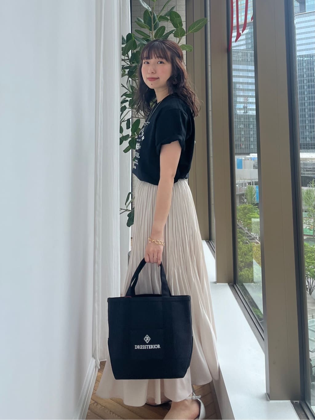 つじ まこさんの「DRESSTERIOR｜チェーンブレスレット」を使ったコーディネート