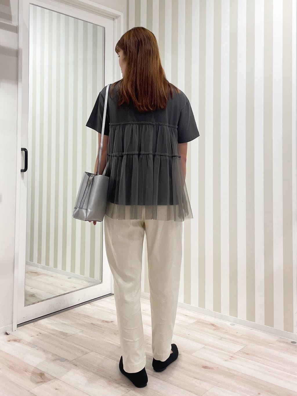 Rikaさんの「SHOO･LA･RUE｜【SS-3L/無理せずスリム】 ぐんぐん伸びる イージーテーパードパンツ」を使ったコーディネート